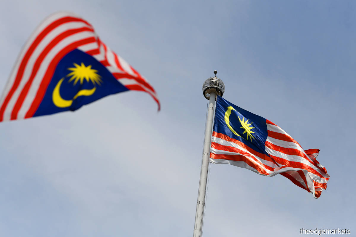 The Jalur Gemilang. The Court of Appeal held that it is up to Parliament, and not the courts, to resolve the issue of children born abroad to Malaysian mothers not being automatically granted Malaysian citizenship because only the legislature could rewrite clauses in Malaysia’s Constitution pertaining to the matter. (Photo by Low Yen Yeing/The Edge)